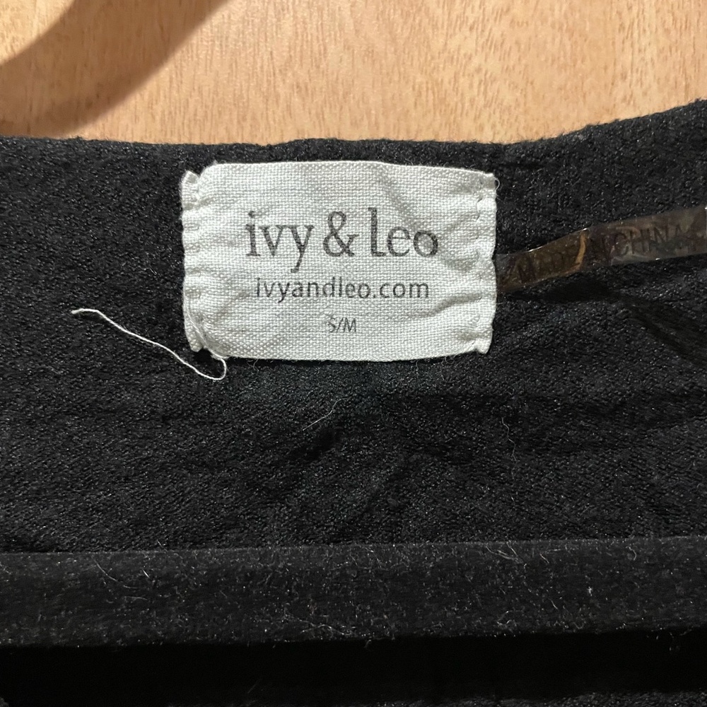 Ivy &Leo - Women’s S/M Top